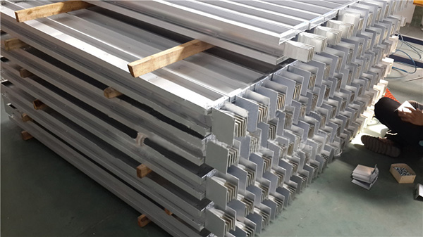 插接式母線 槽(3).jpg 插接式母線 槽(3).jpg